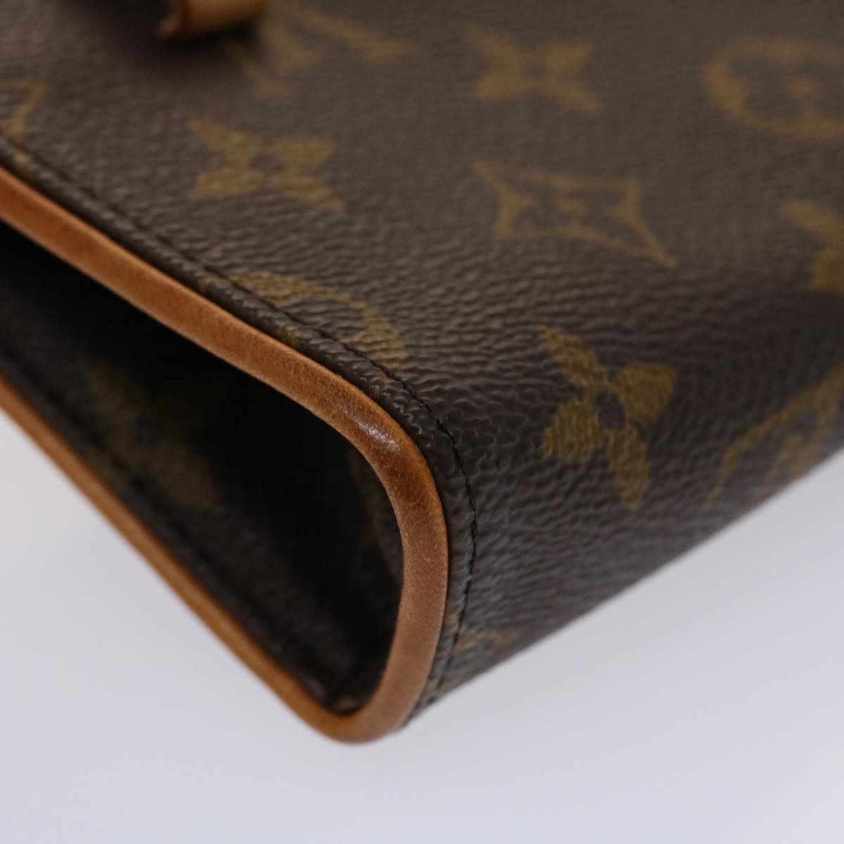 Louis Vuitton Pochette florentine Clutch