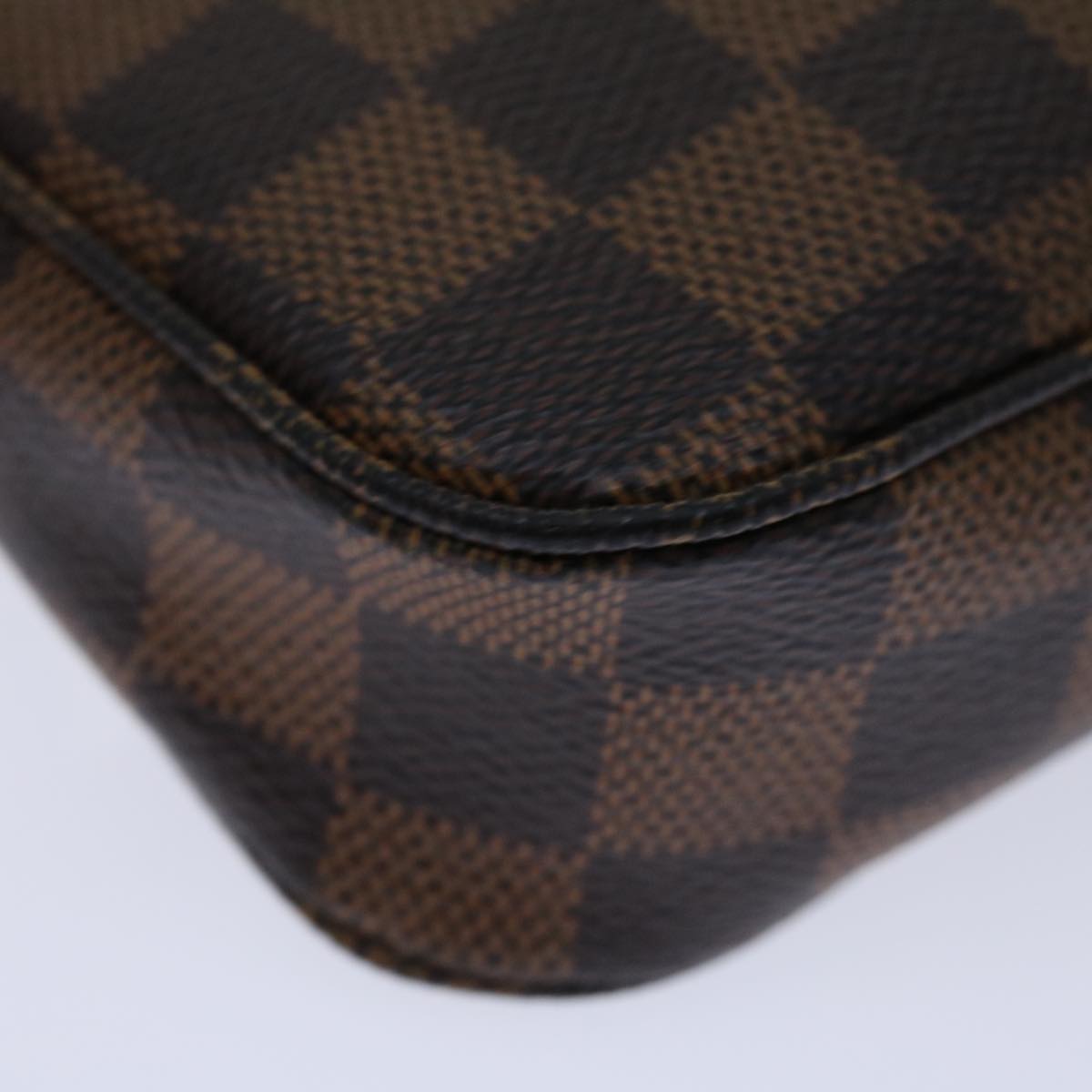 Louis Vuitton Pochette Accessoire Clutch