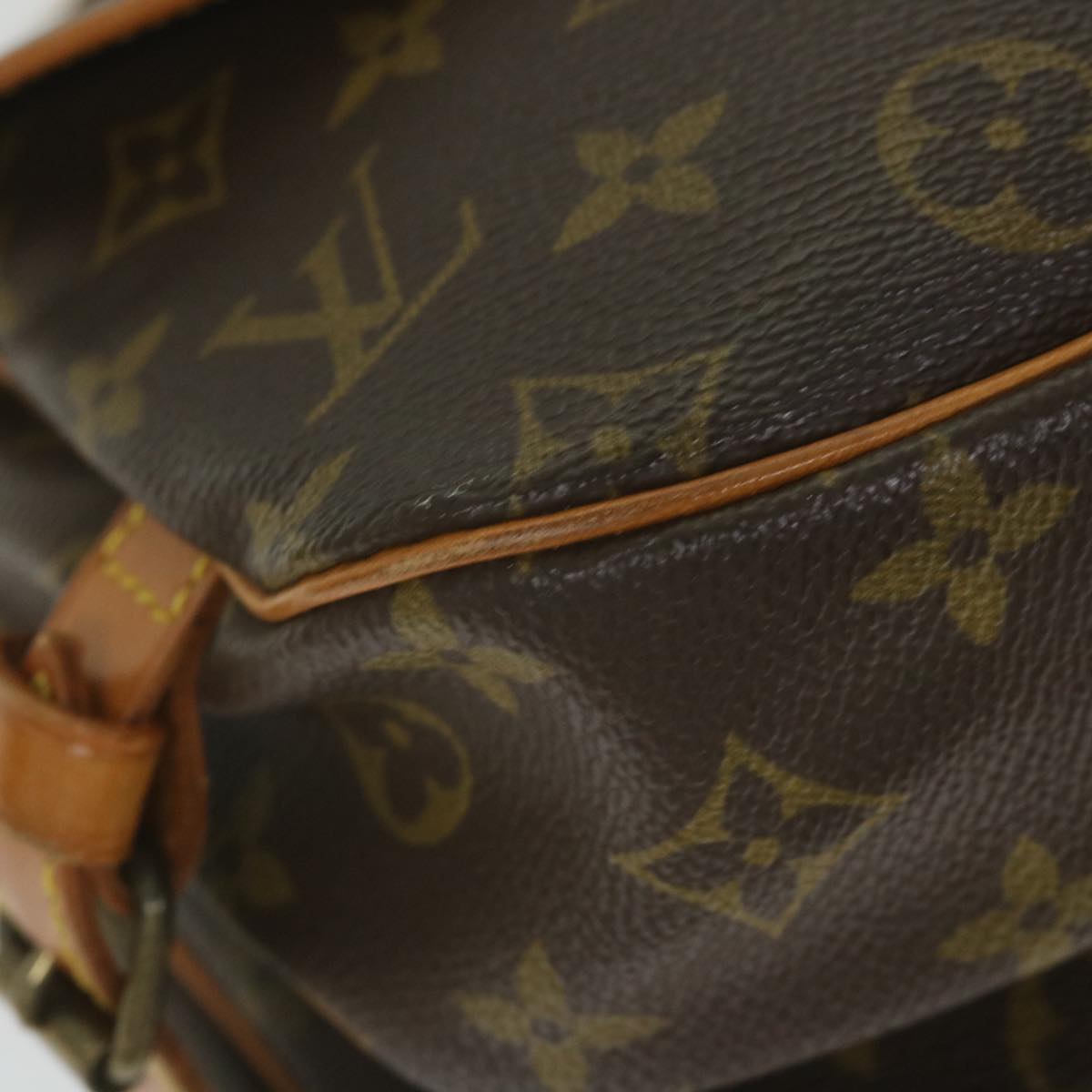 Louis Vuitton Saumur 30 Shoulder Bag