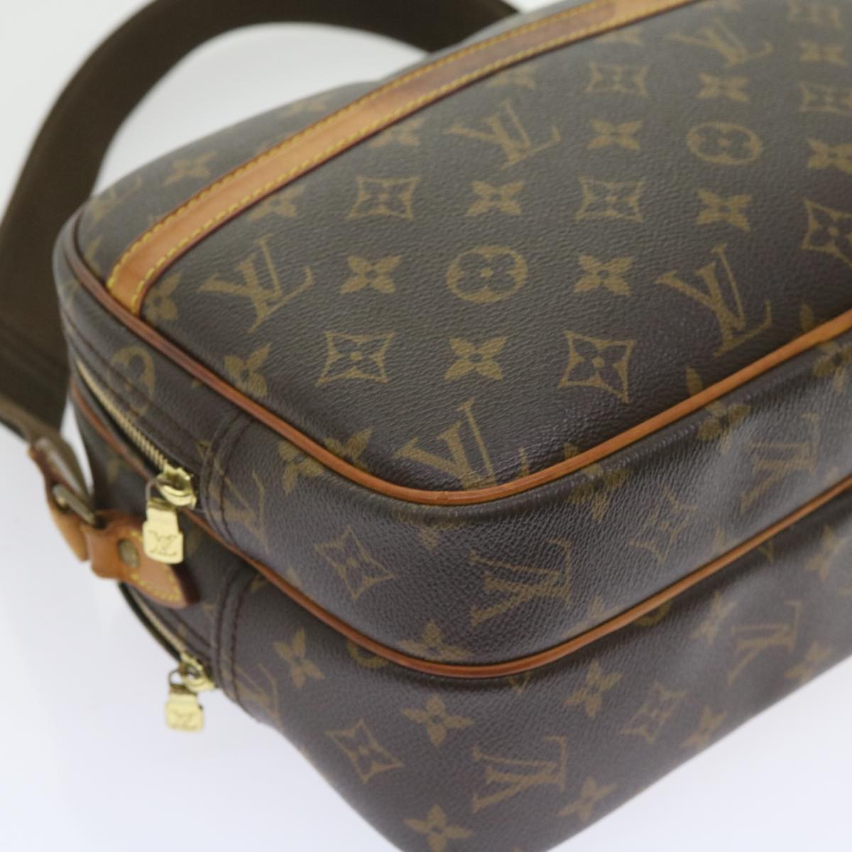 Louis Vuitton Reporter pm Shoulder Bag