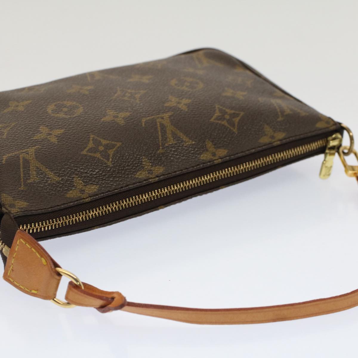 Louis Vuitton Pochette Accessoire Clutch