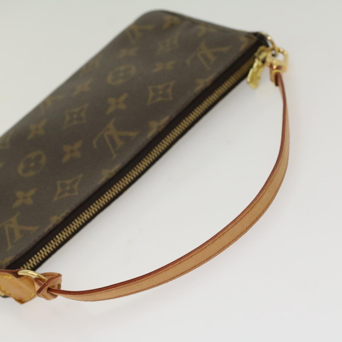 Louis Vuitton Pochette Accessoire Clutch