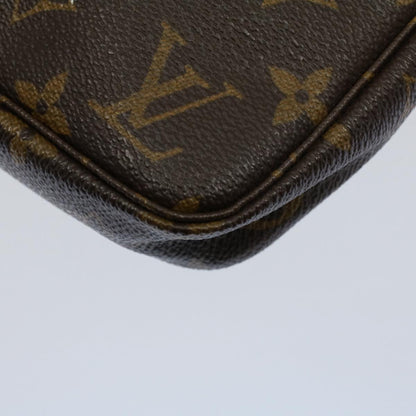 Louis Vuitton Pochette Accessoire Clutch