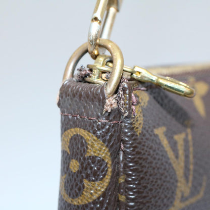 Louis Vuitton Pochette Accessoire Clutch