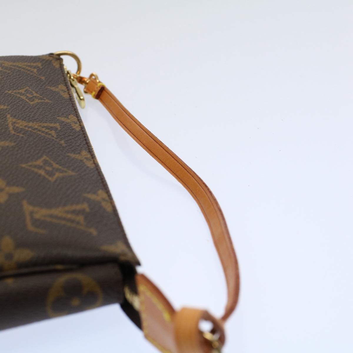 Louis Vuitton Pochette Accessoire Clutch