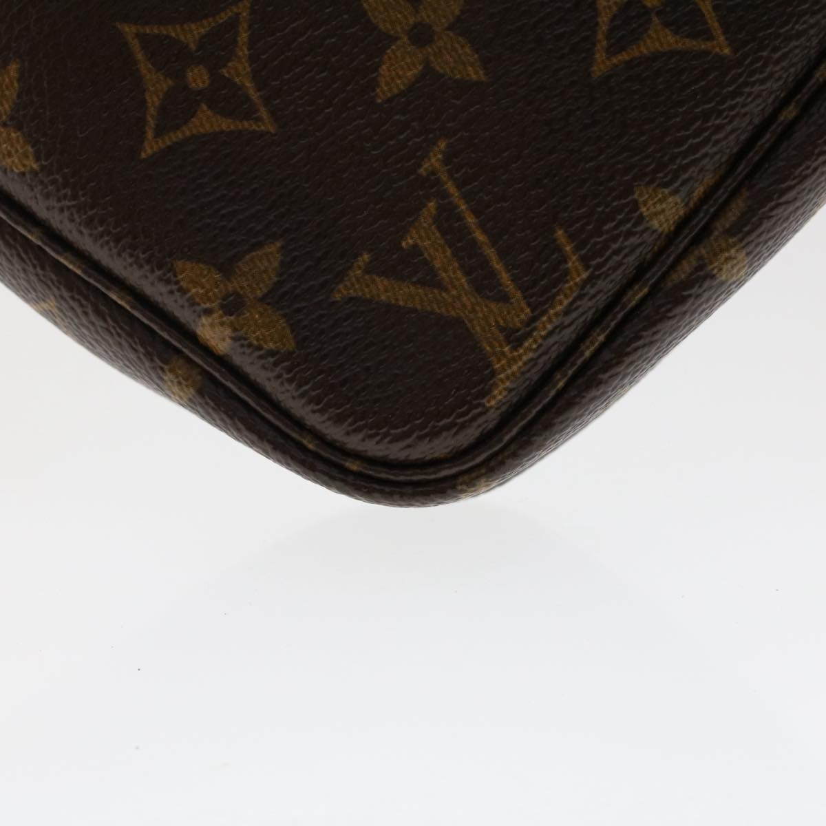 Louis Vuitton Pochette Accessoire Clutch