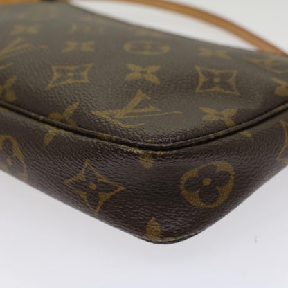 Louis Vuitton Pochette Accessoire Clutch