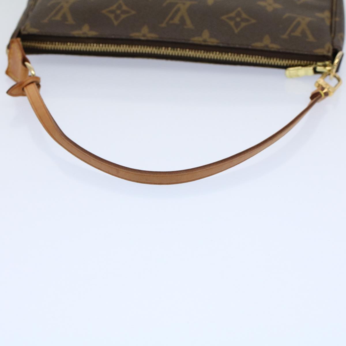 Louis Vuitton Pochette Accessoire Clutch