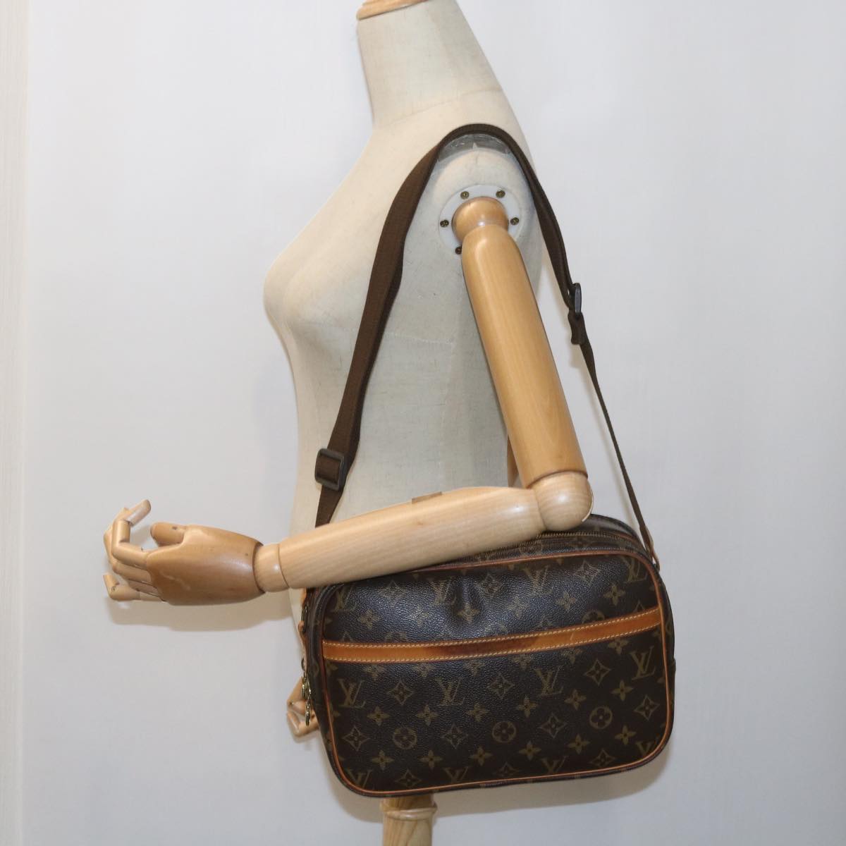 Louis Vuitton Reporter pm Shoulder Bag