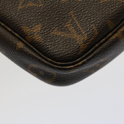 Louis Vuitton Pochette Accessoire Clutch