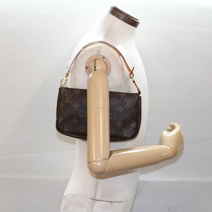 Louis Vuitton Pochette Accessoire Clutch