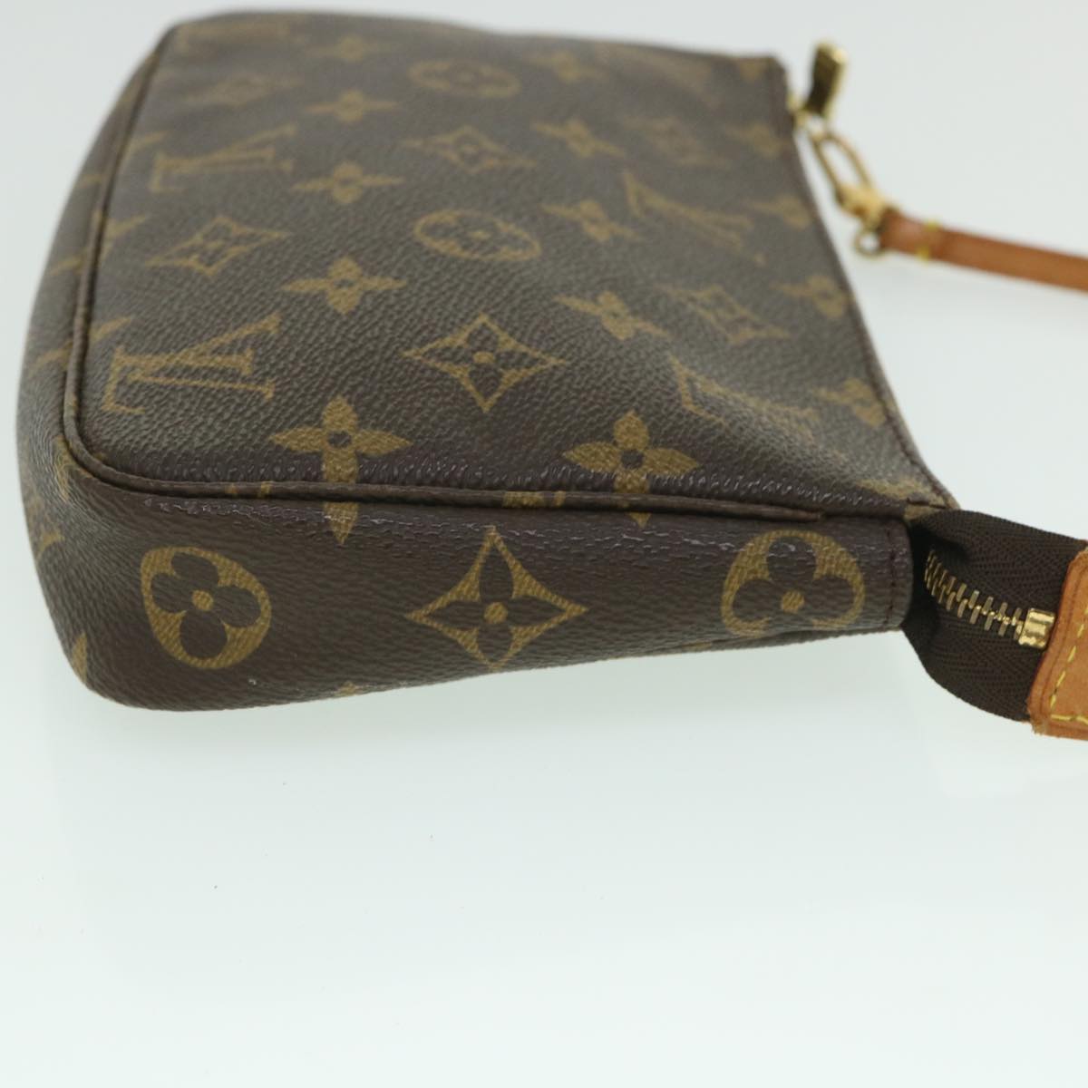 Louis Vuitton Pochette Accessoire Clutch