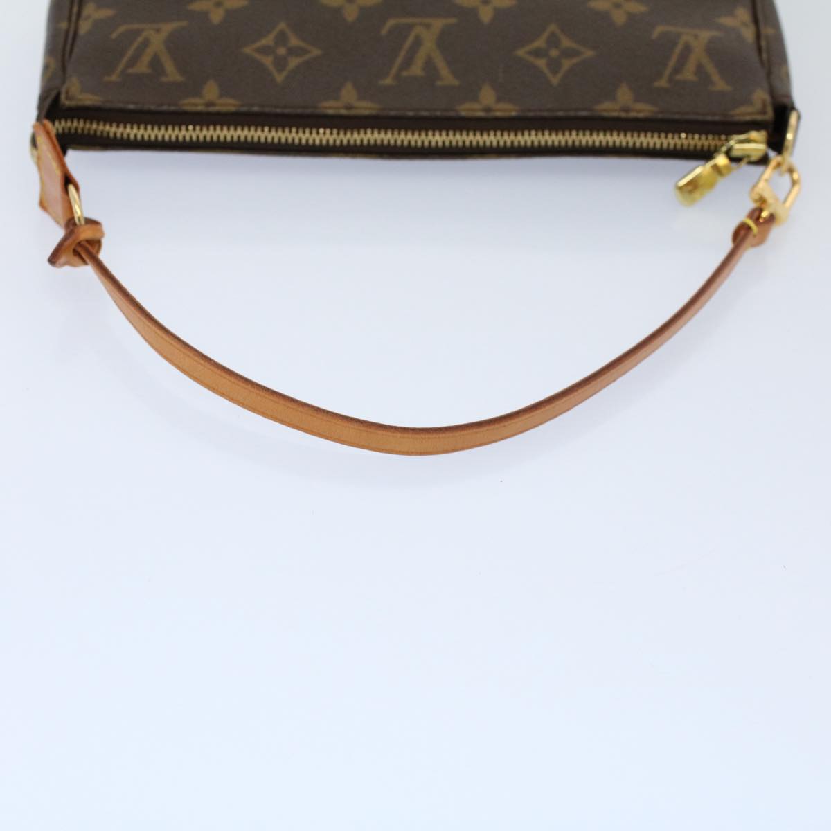 Louis Vuitton Pochette Accessoire Clutch