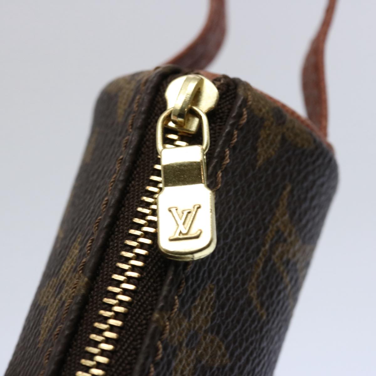 Louis Vuitton Etui à balles de golf Clutch