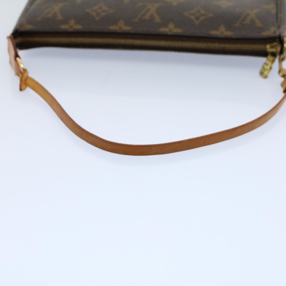 Louis Vuitton Pochette Accessoire Clutch