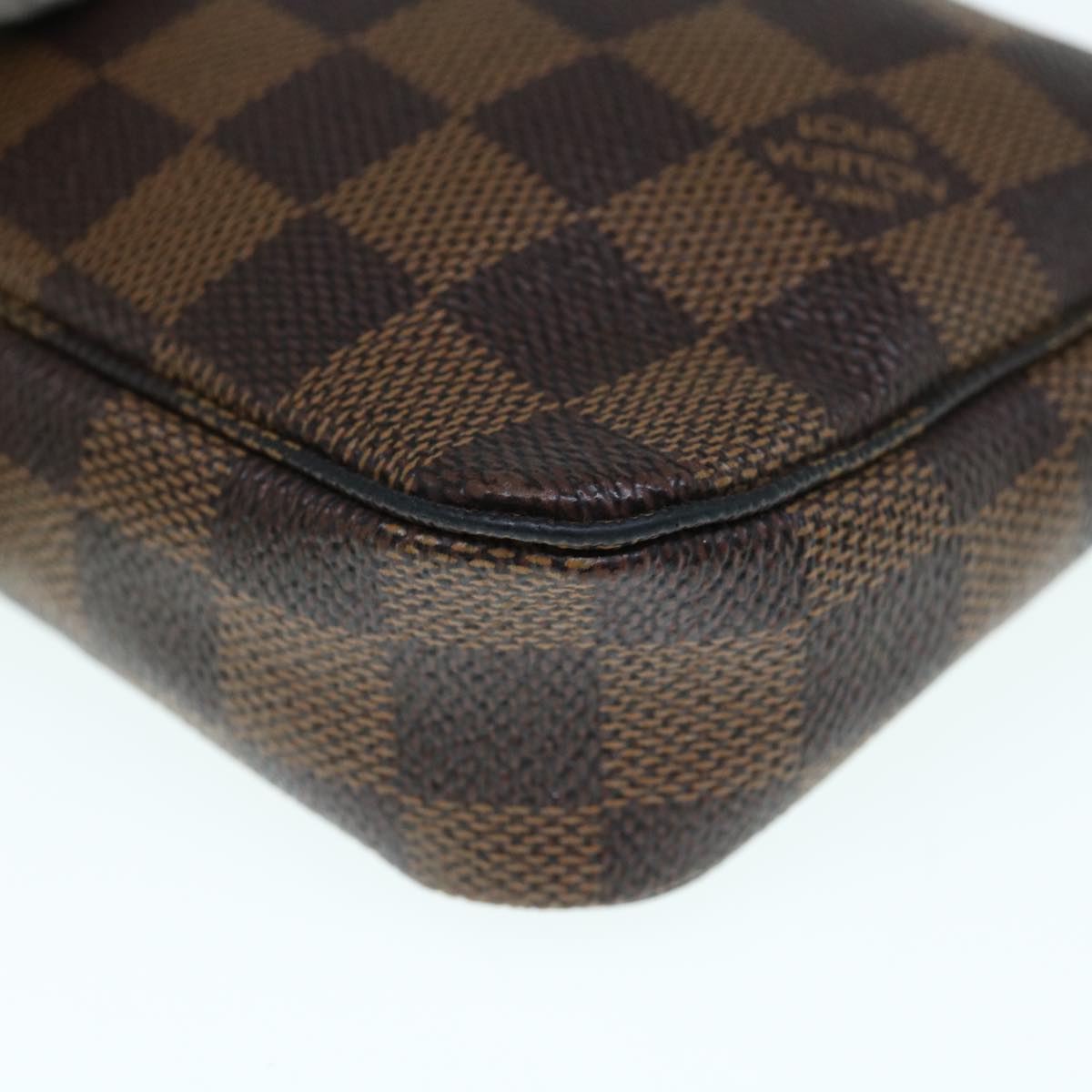 Louis Vuitton Pochette Accessoire Clutch