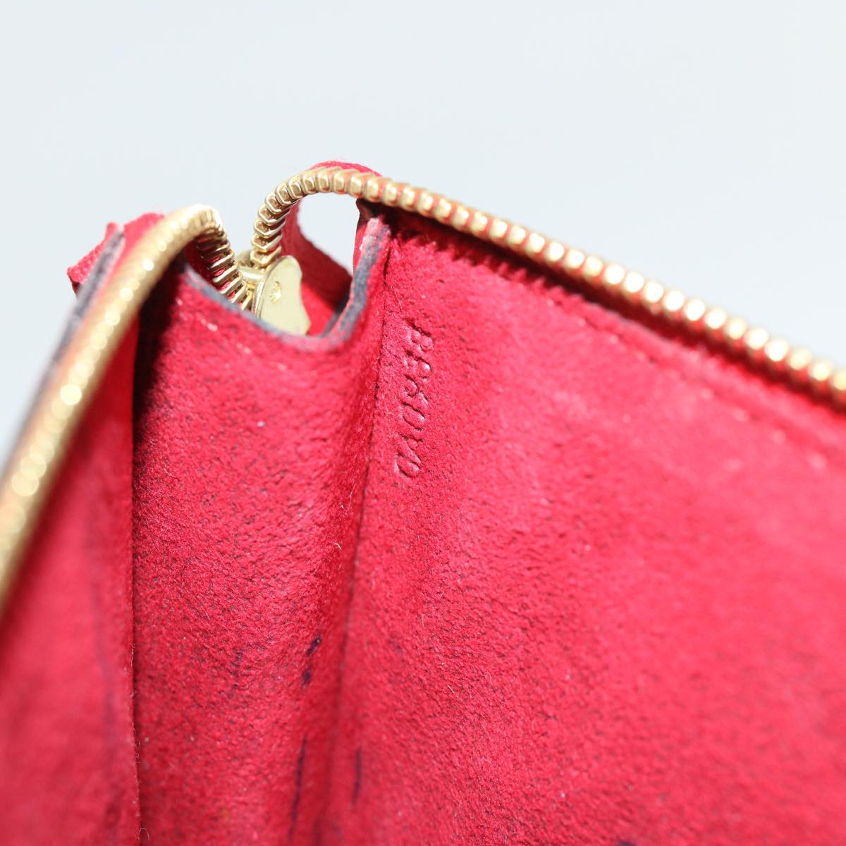 Louis Vuitton Pochette Accessoire Clutch