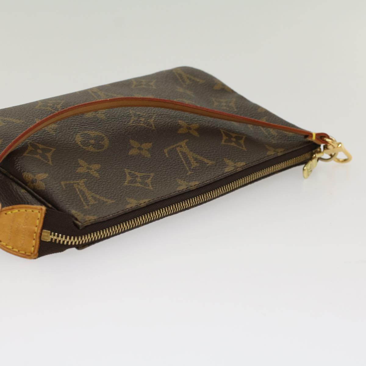 Louis Vuitton Pochette Accessoire clutch