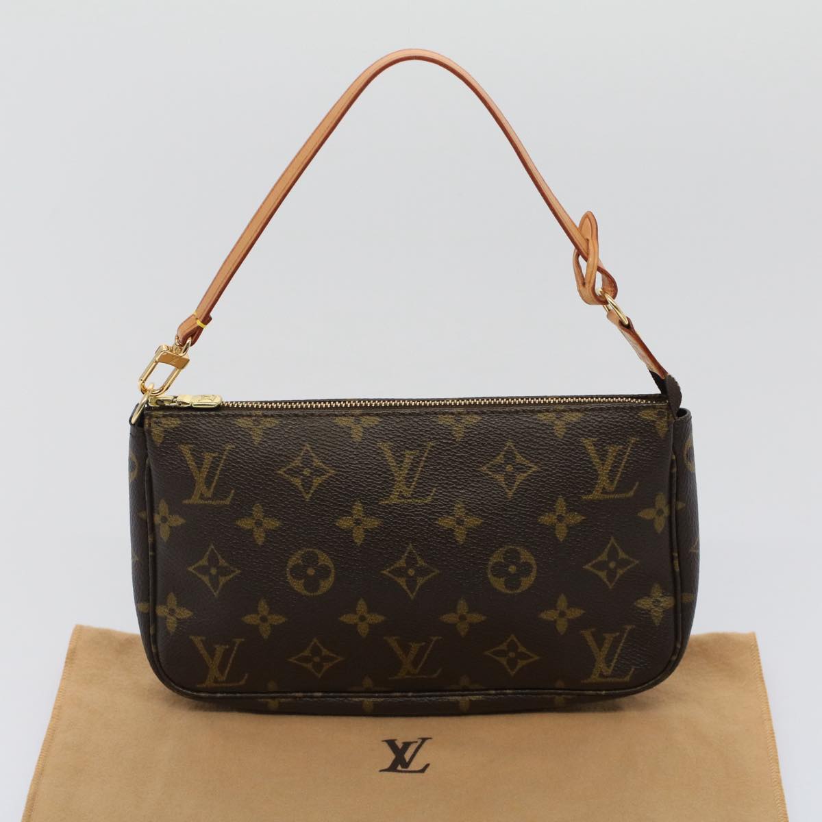 Louis Vuitton Pochette Accessoire Clutch