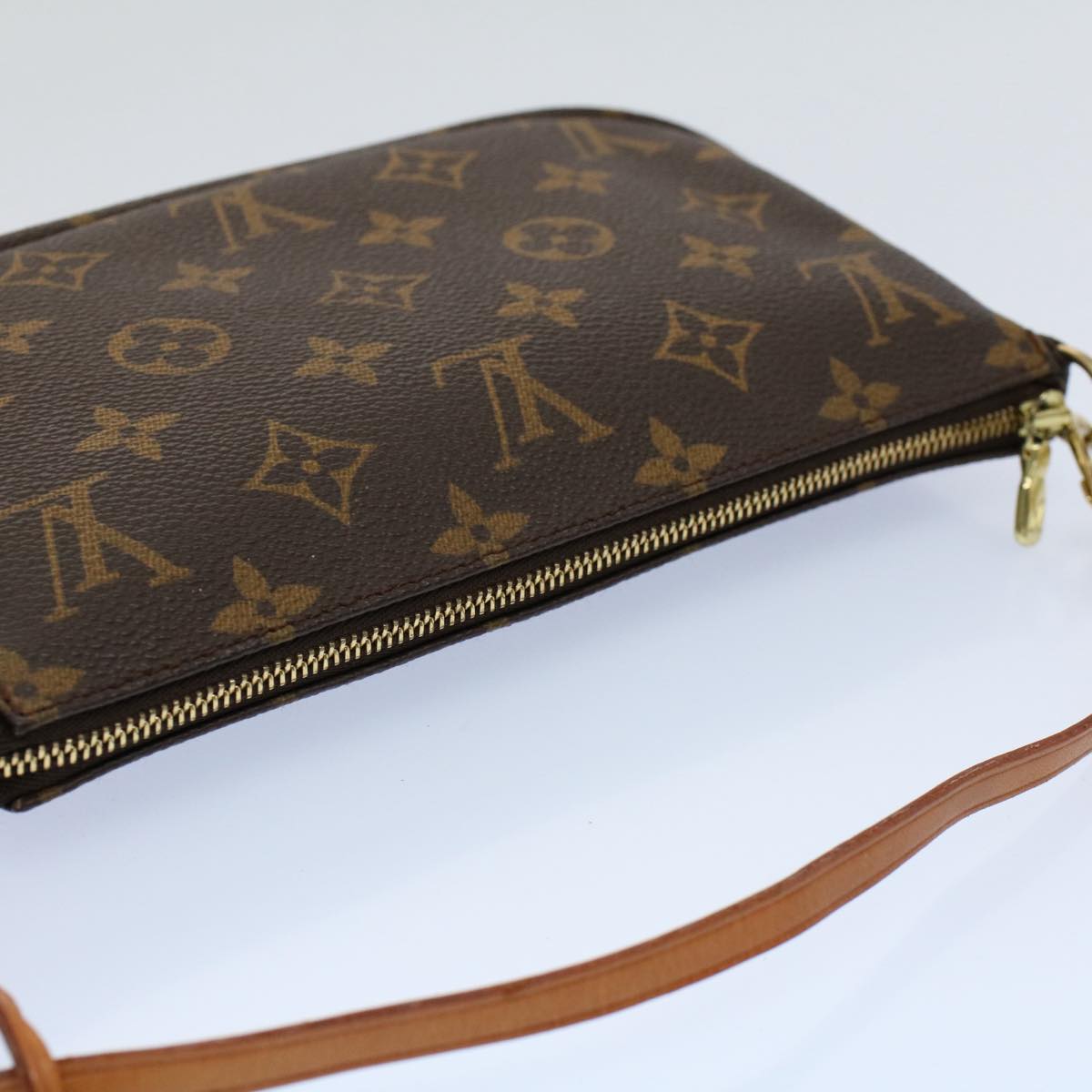 Louis Vuitton Pochette Accessoire Clutch