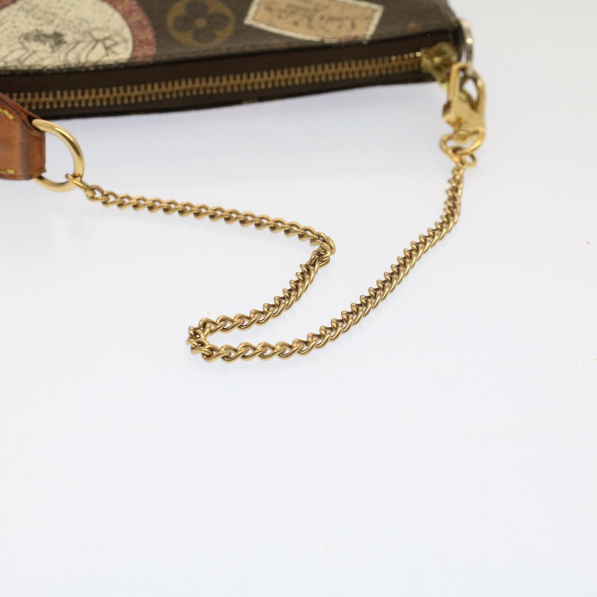 Louis Vuitton Pochette Accessoire Clutch