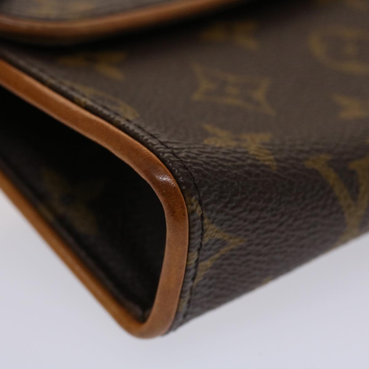 Louis Vuitton Pochette florentine Clutch