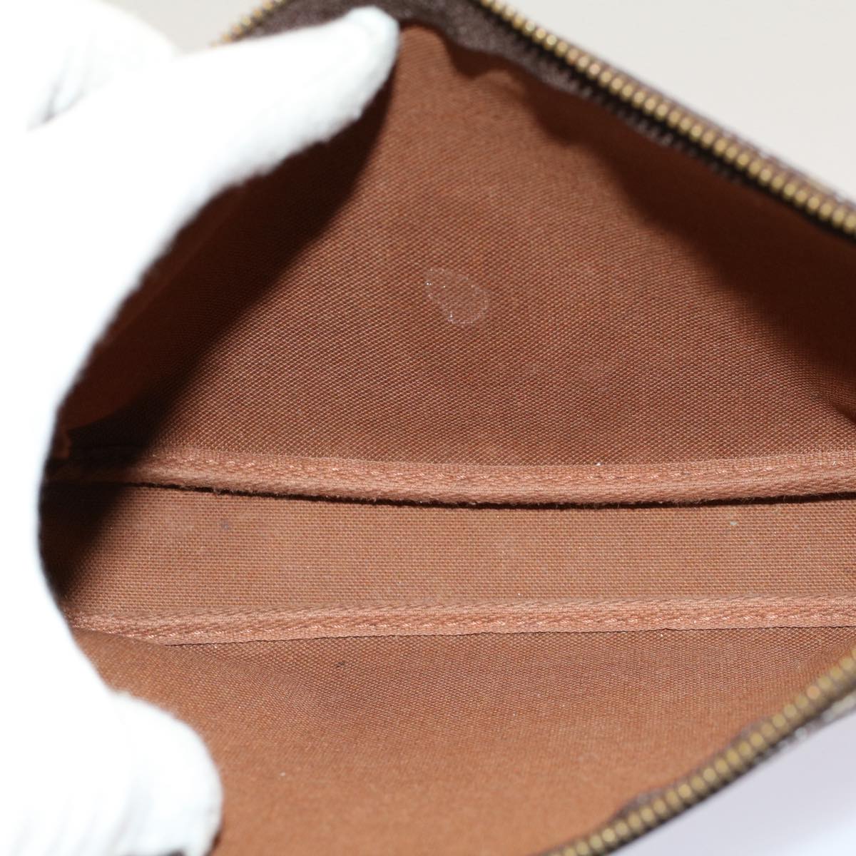 Louis Vuitton Pochette Accessoire Clutch