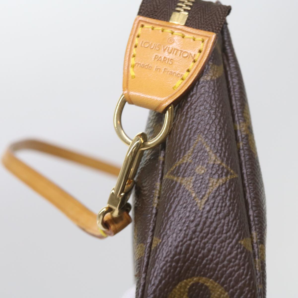 Louis Vuitton Pochette Accessoire Clutch