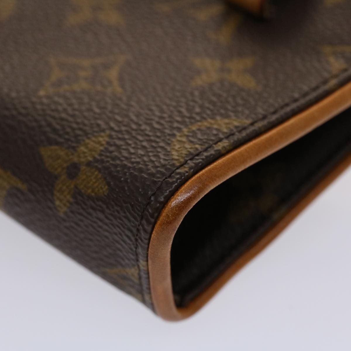 Louis Vuitton Pochette florentine Clutch