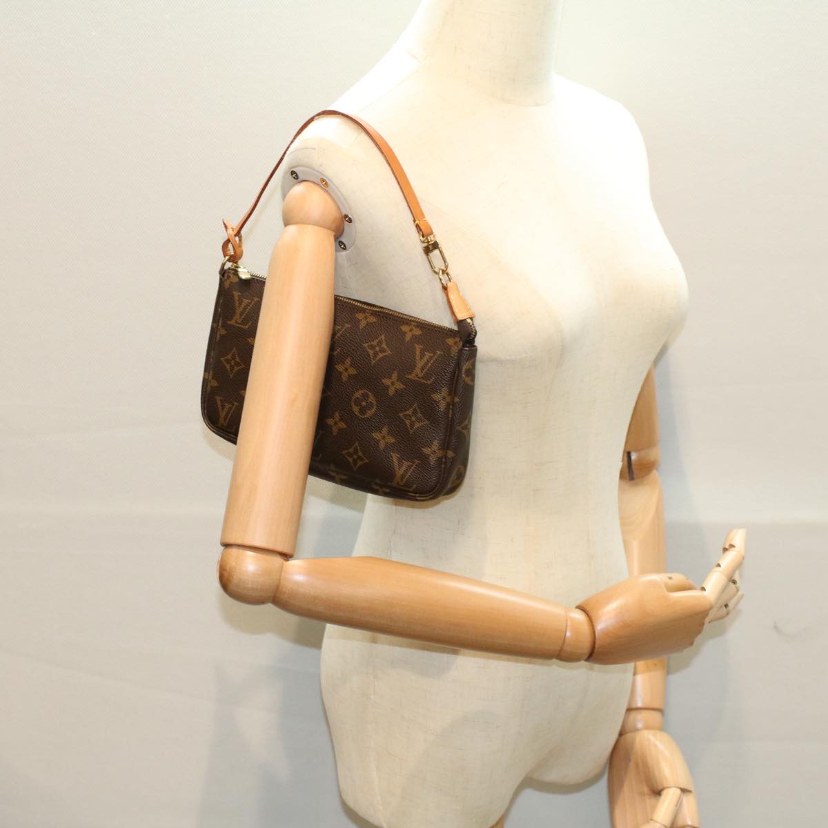 Louis Vuitton Pochette accessoires Clutch