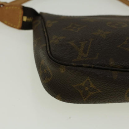 Louis Vuitton Pochette Accessoire Clutch