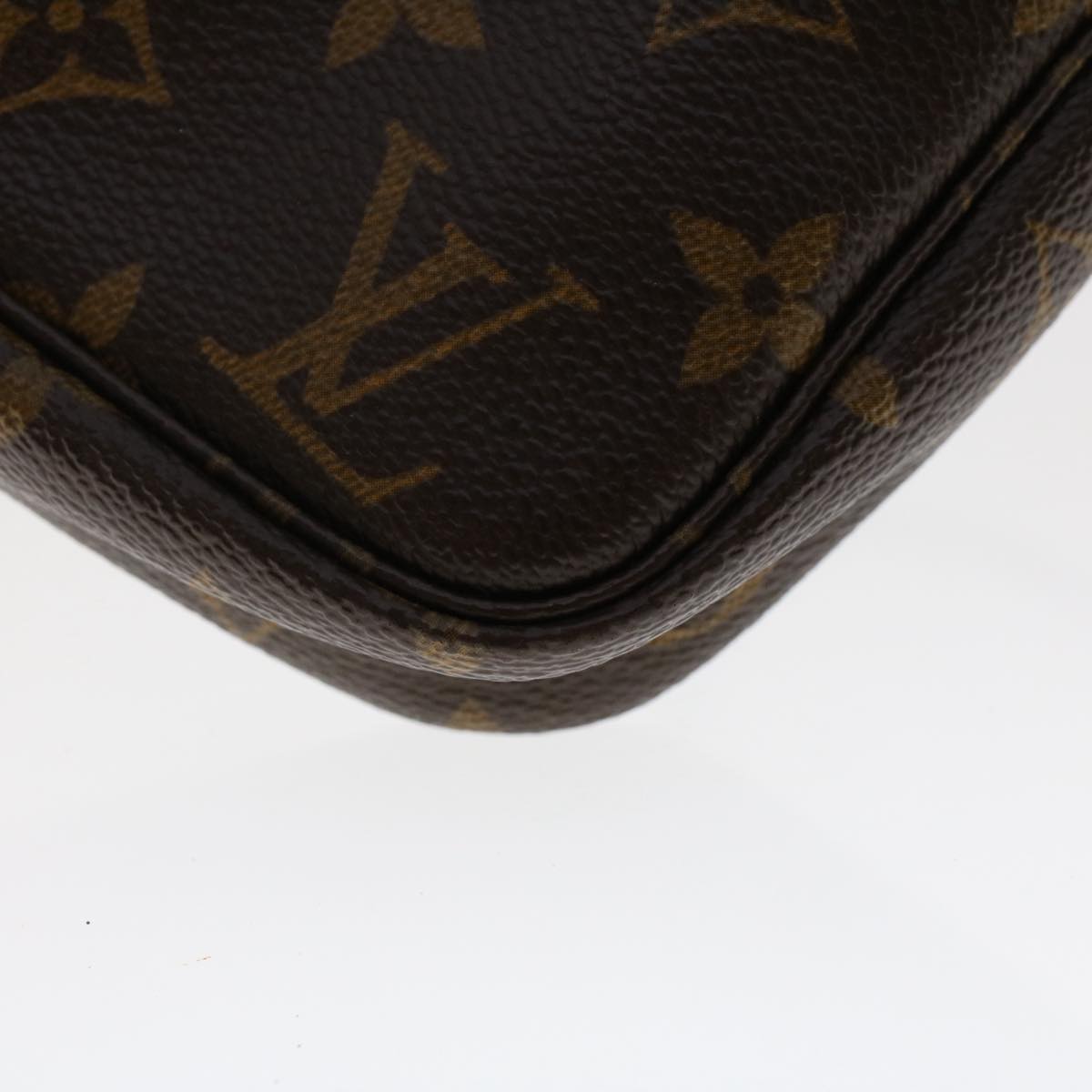 Louis Vuitton Pochette Accessoire Clutch