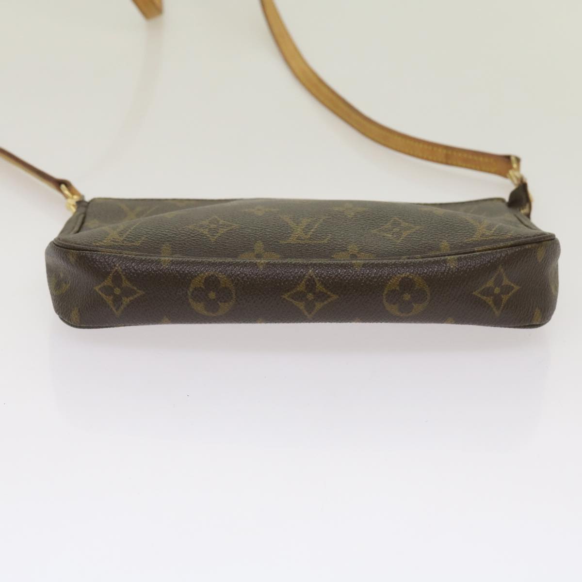 Louis Vuitton Pochette Accessoire Clutch