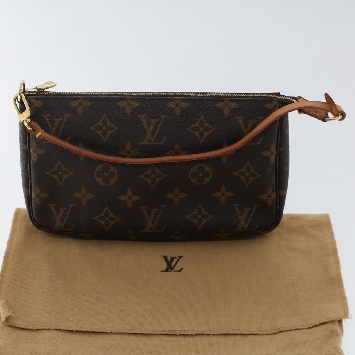 Louis Vuitton Pochette Accessoire Clutch