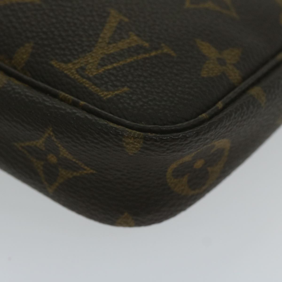 Louis Vuitton Pochette Accessoire Clutch