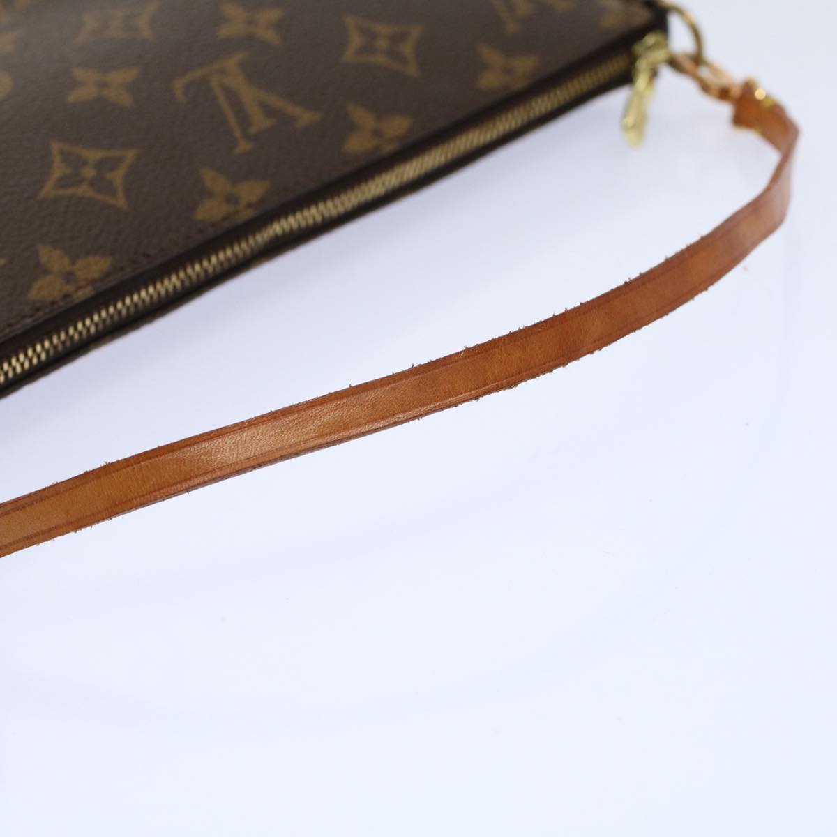 Louis Vuitton Pochette Accessoire Clutch