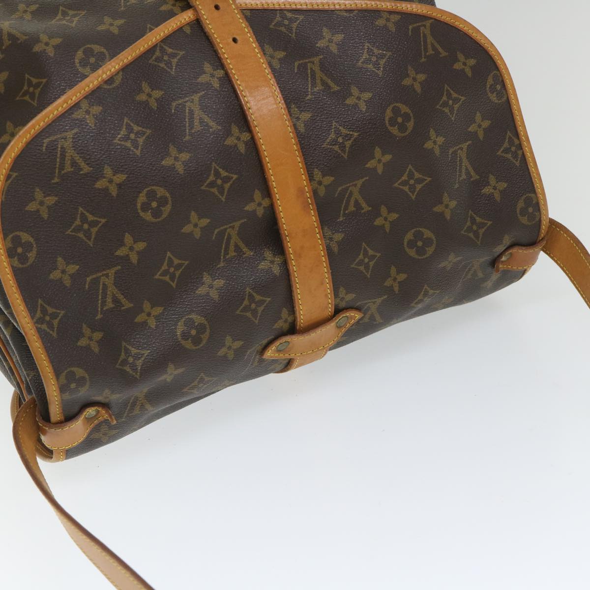 Louis Vuitton Saumur 35 Shoulder Bag