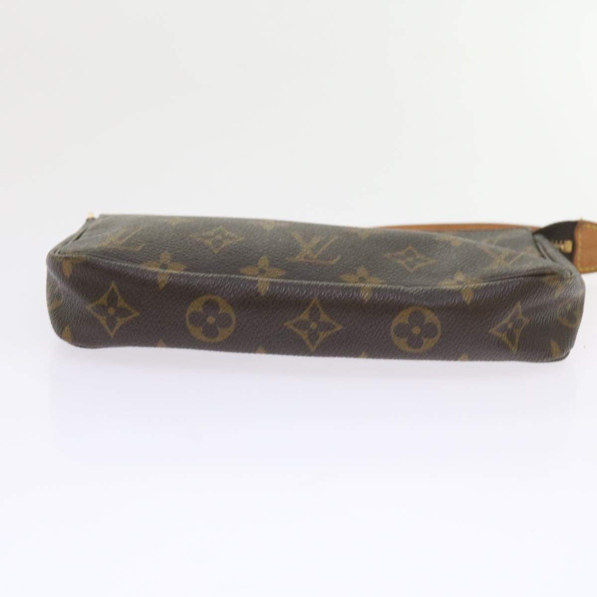 Louis Vuitton Pochette Accessoire Clutch