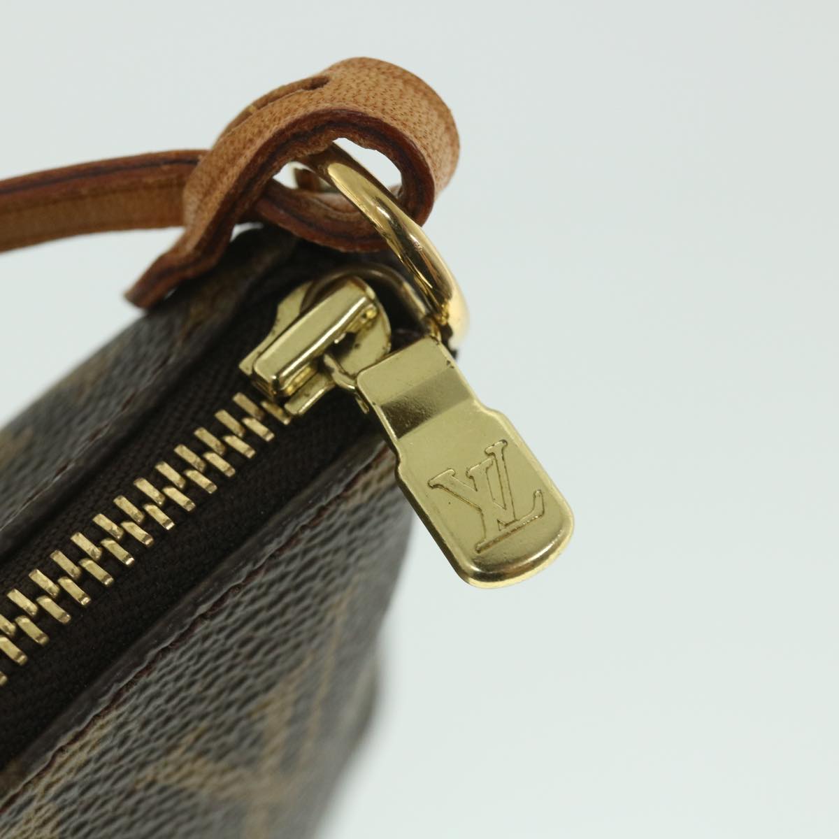 Louis Vuitton Pochette Accessoire Clutch