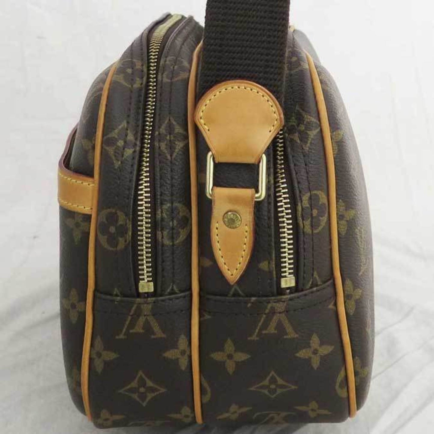 Louis Vuitton Reporter pm Shoulder Bag