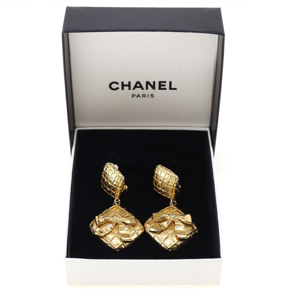 Chanel Quilted Earring