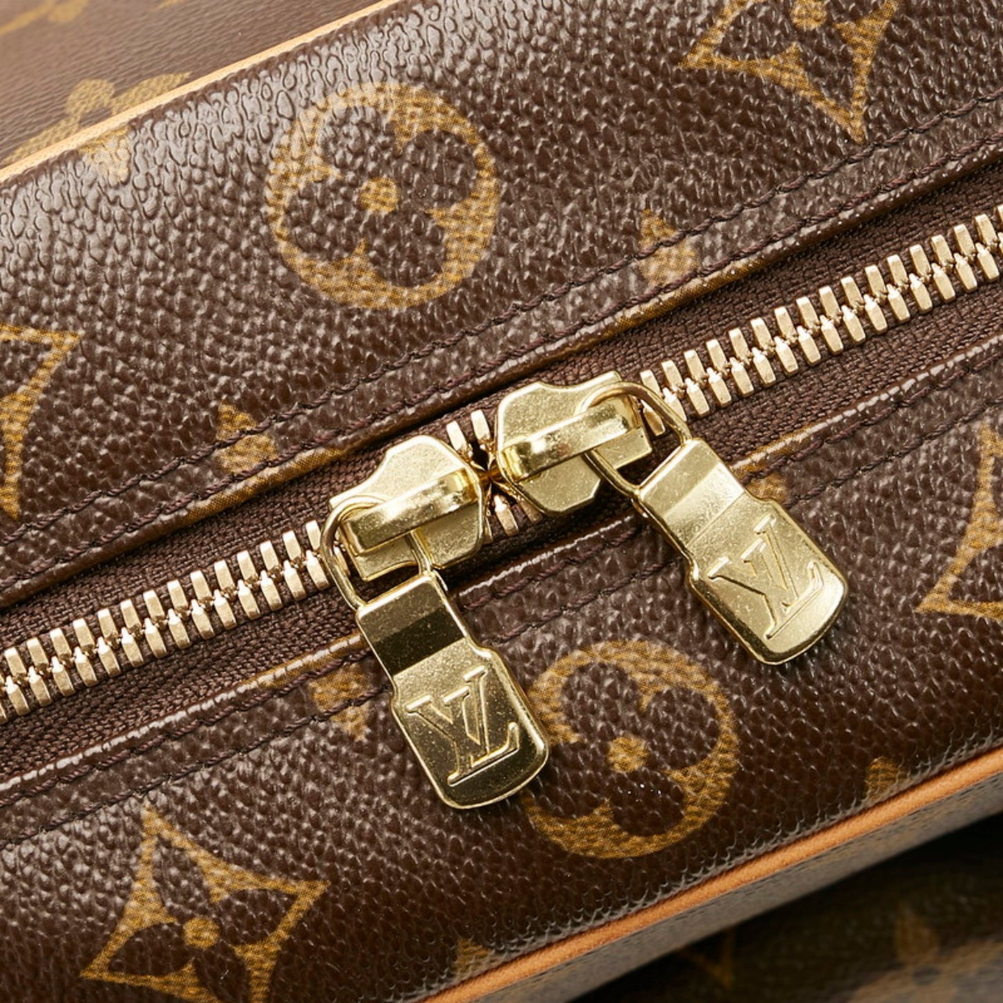 Louis Vuitton Excentri cité Handbag