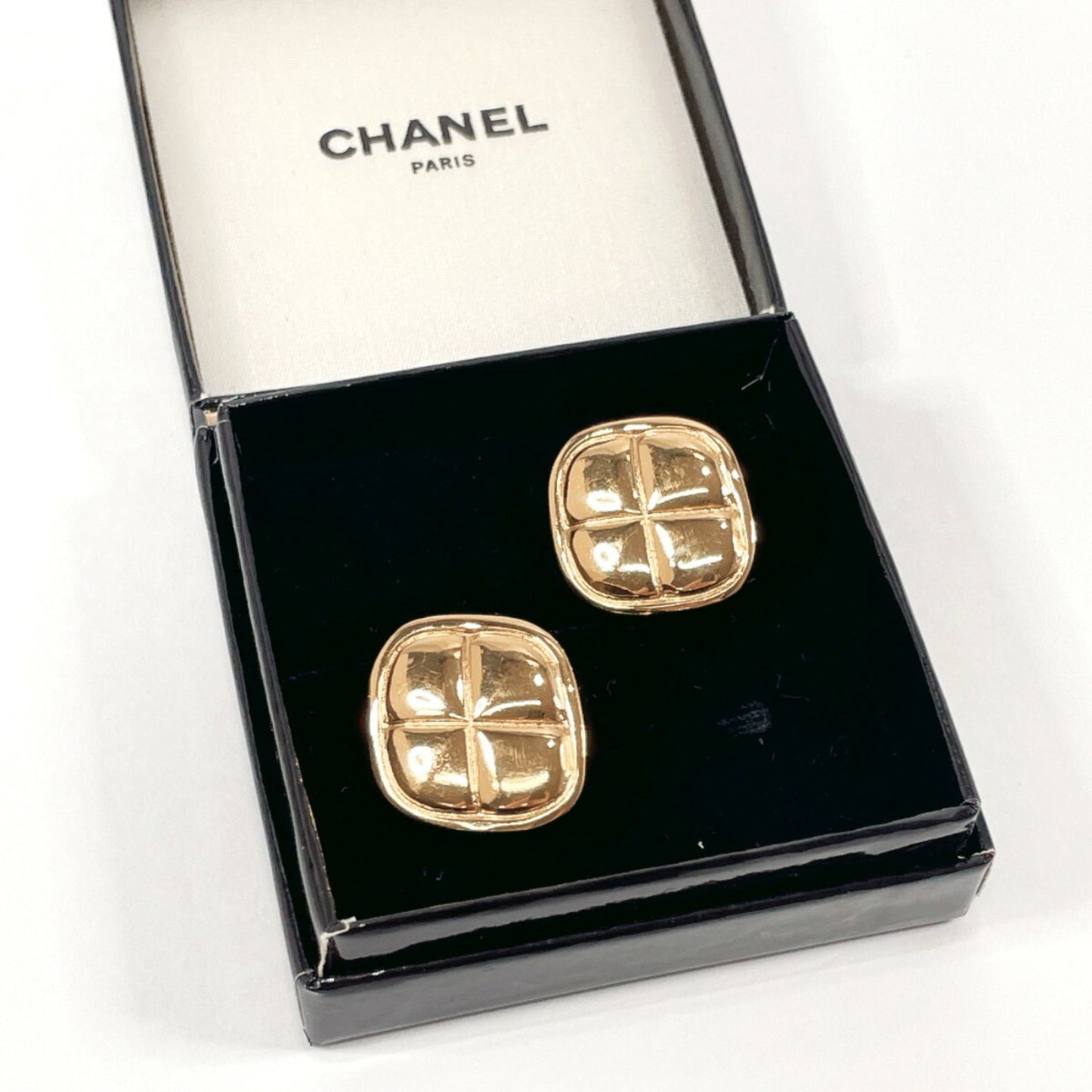 Chanel Matelassé Earring