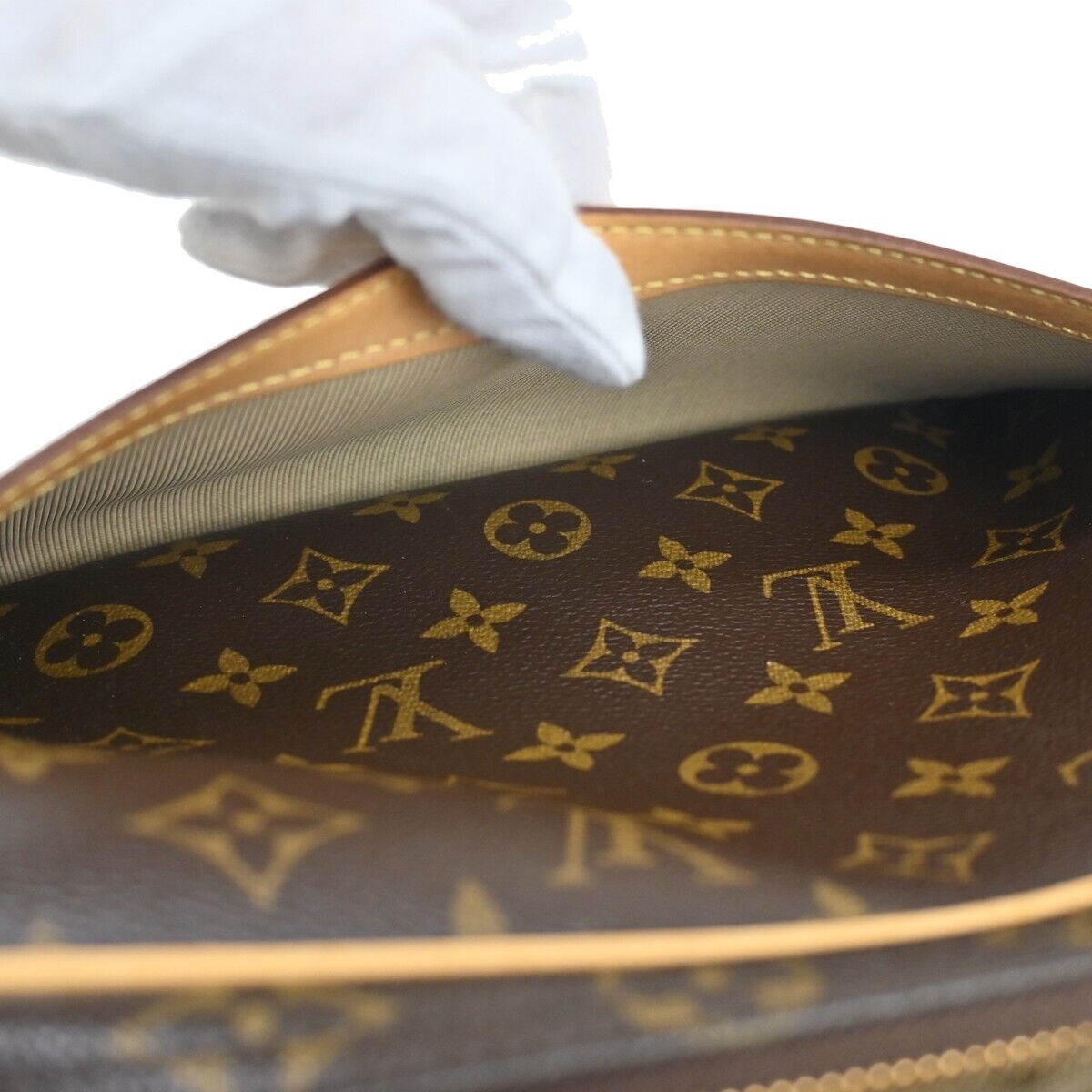 Louis Vuitton Reporter pm Shoulder Bag