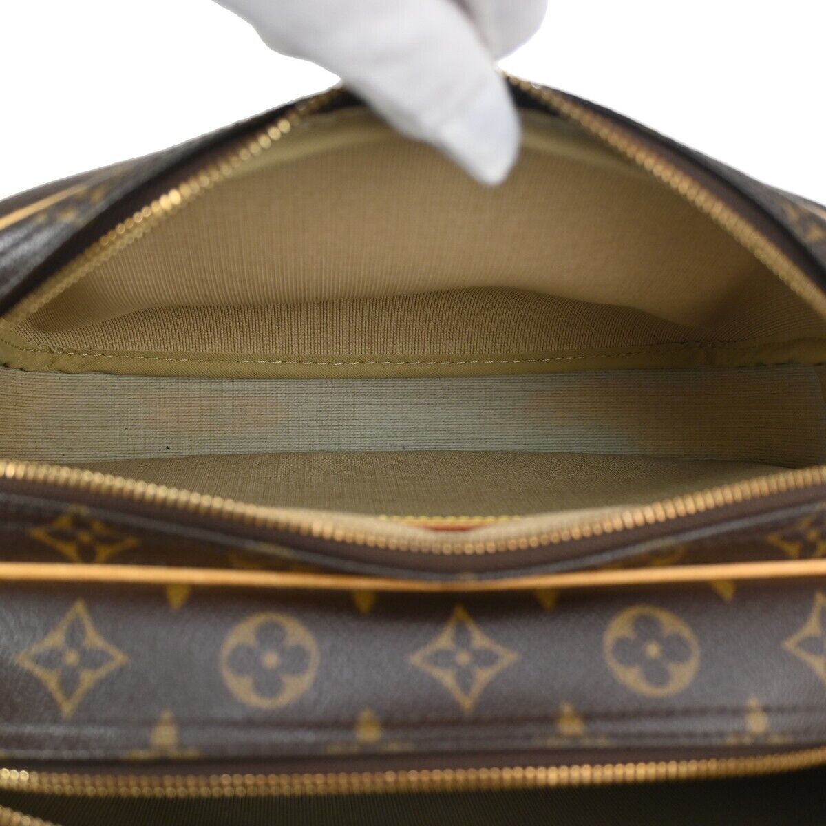 Louis Vuitton Reporter pm Shoulder Bag