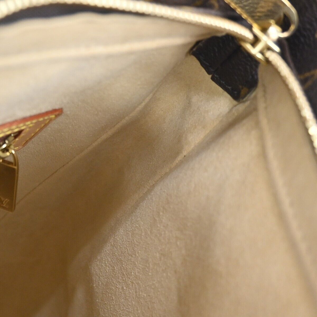 Louis Vuitton Looping GM Shoulder Bag