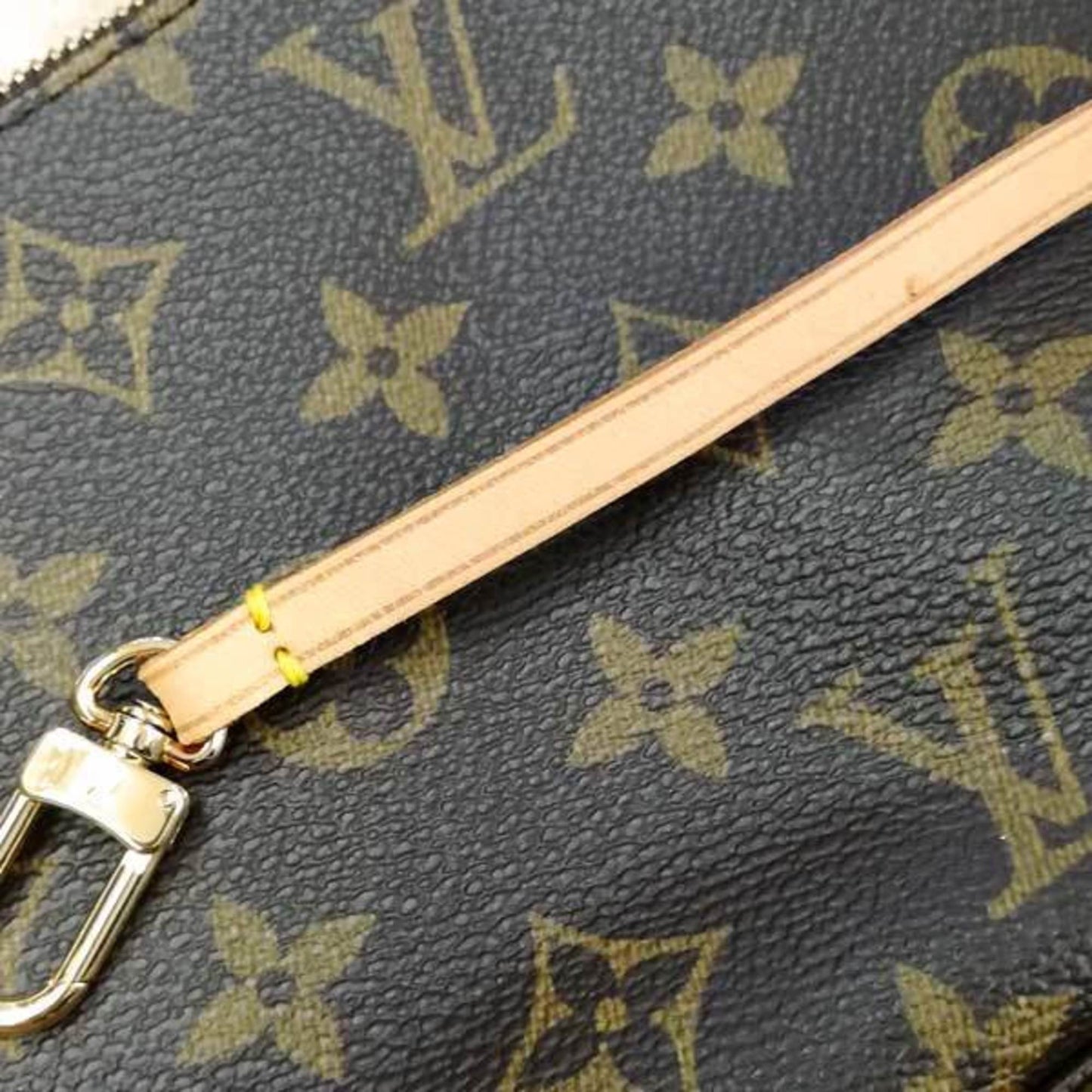 Louis Vuitton Pochette Accessoire Clutch