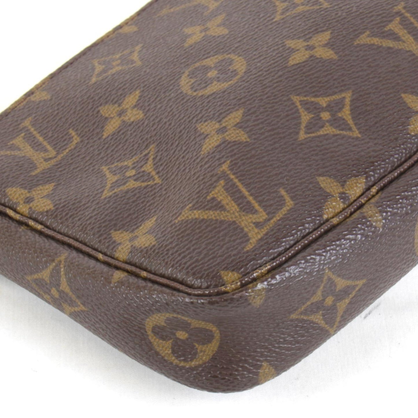 Louis Vuitton Pochette Accessoire Clutch