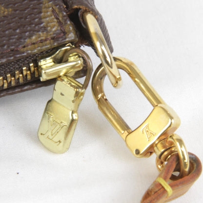 Louis Vuitton Pochette Accessoire Clutch