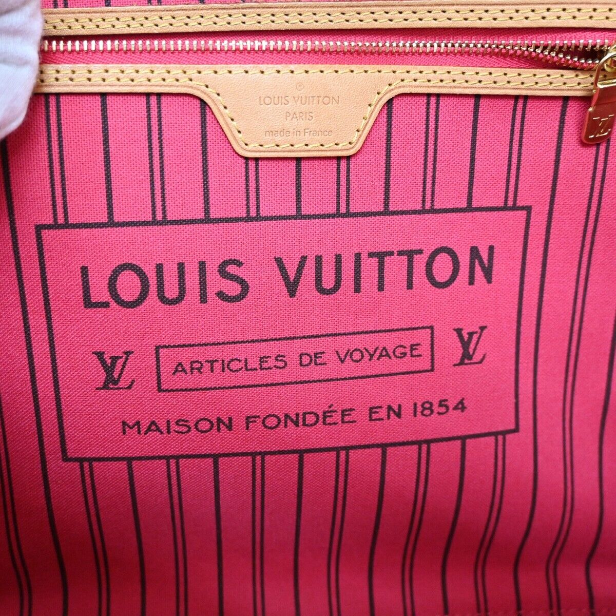 Louis Vuitton Neverfull MM Handbag